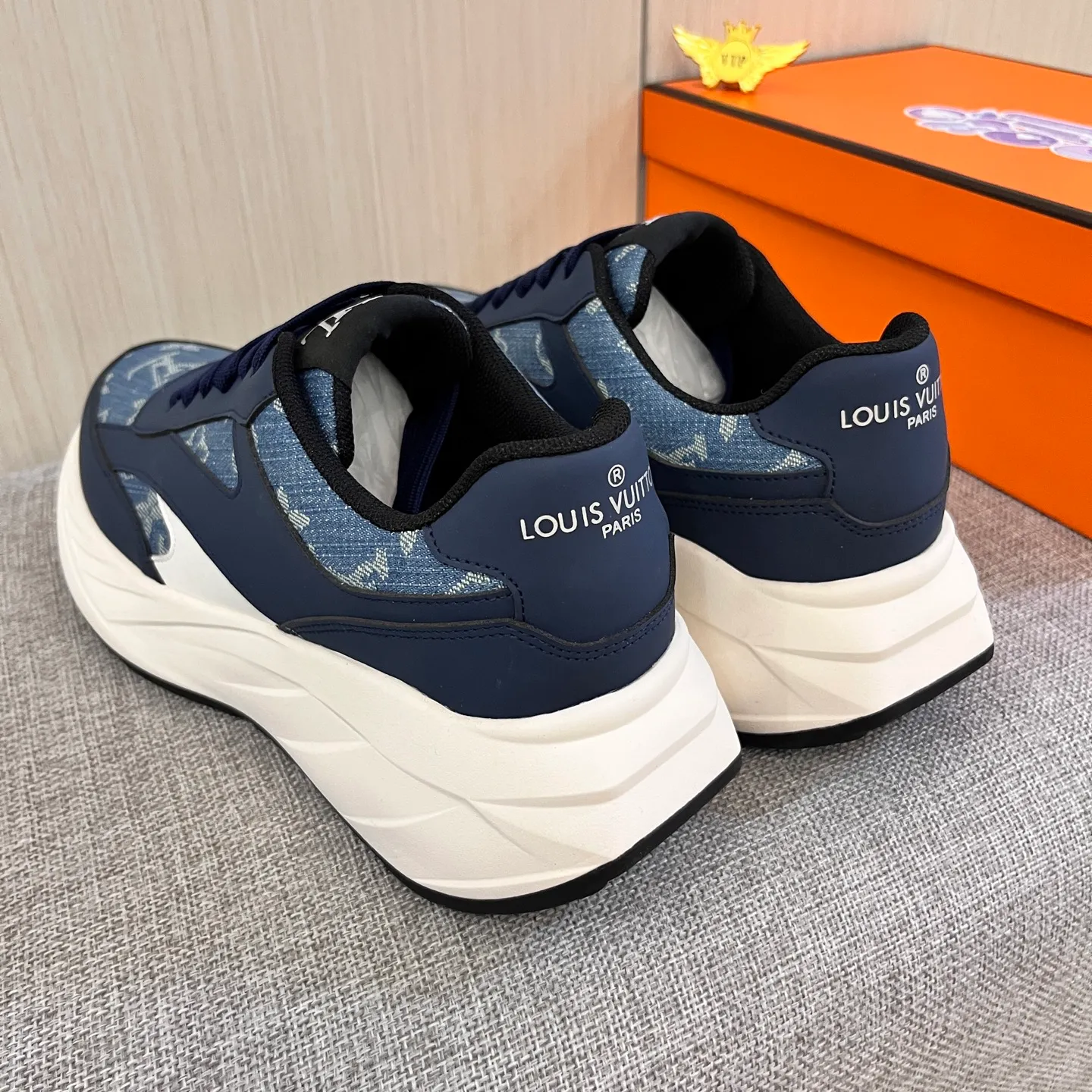 Men's shoes 💰 460 men's shoes 💰 [ LV ] 🔥 Louis Vuitton, high-end men's shoes brand official website 1:1 latest masterpiece: uppers are made of Italian imported first-layer cowhide with comfortable and breathable lining ➕ original non-slip and wear-resistant outsole 🔥, making walking more convenient and comfortable! An exclusive new model, a stunning work, a beautiful 1:1 replica [color] compared to the official quality! Create a fashionable personality to set off your uniqueness! A must-have for trendy men! Classic 🔥Size: 38-44 Color: 🔥 2⃣️colors available🔥.